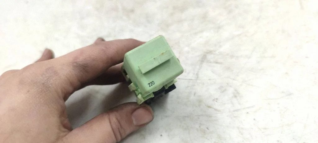 Other relay 8373700