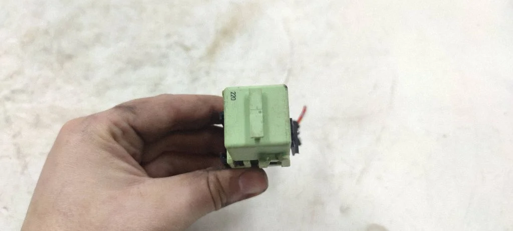 Other relay 8373700