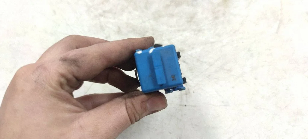 Other relay 8364581
