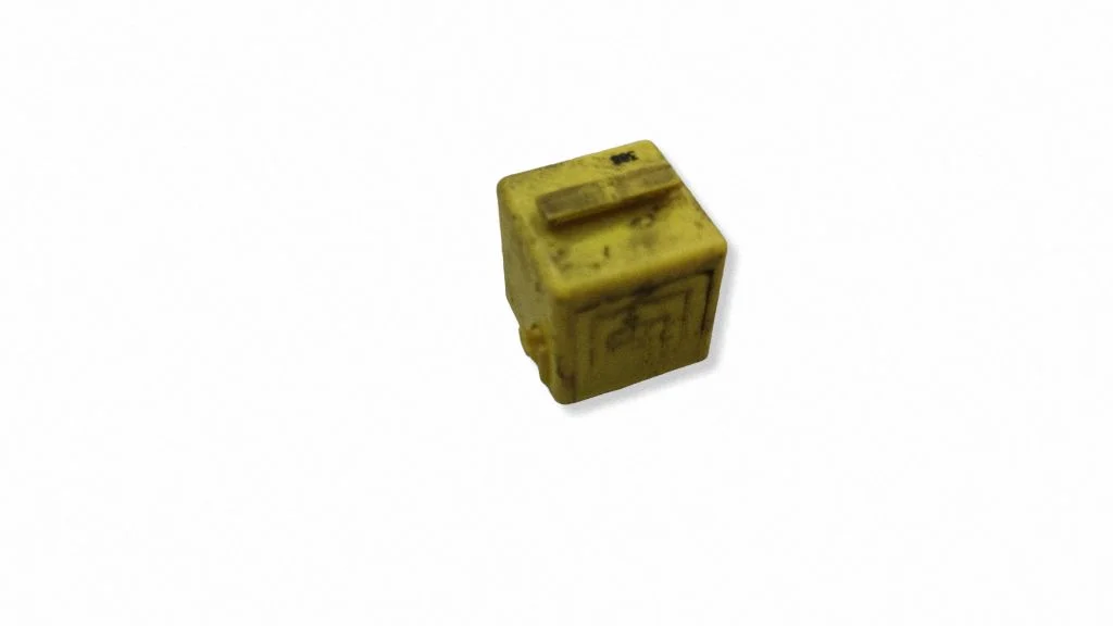 Cits relejs 6136