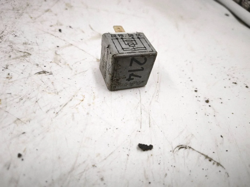 Other relay 443951253K