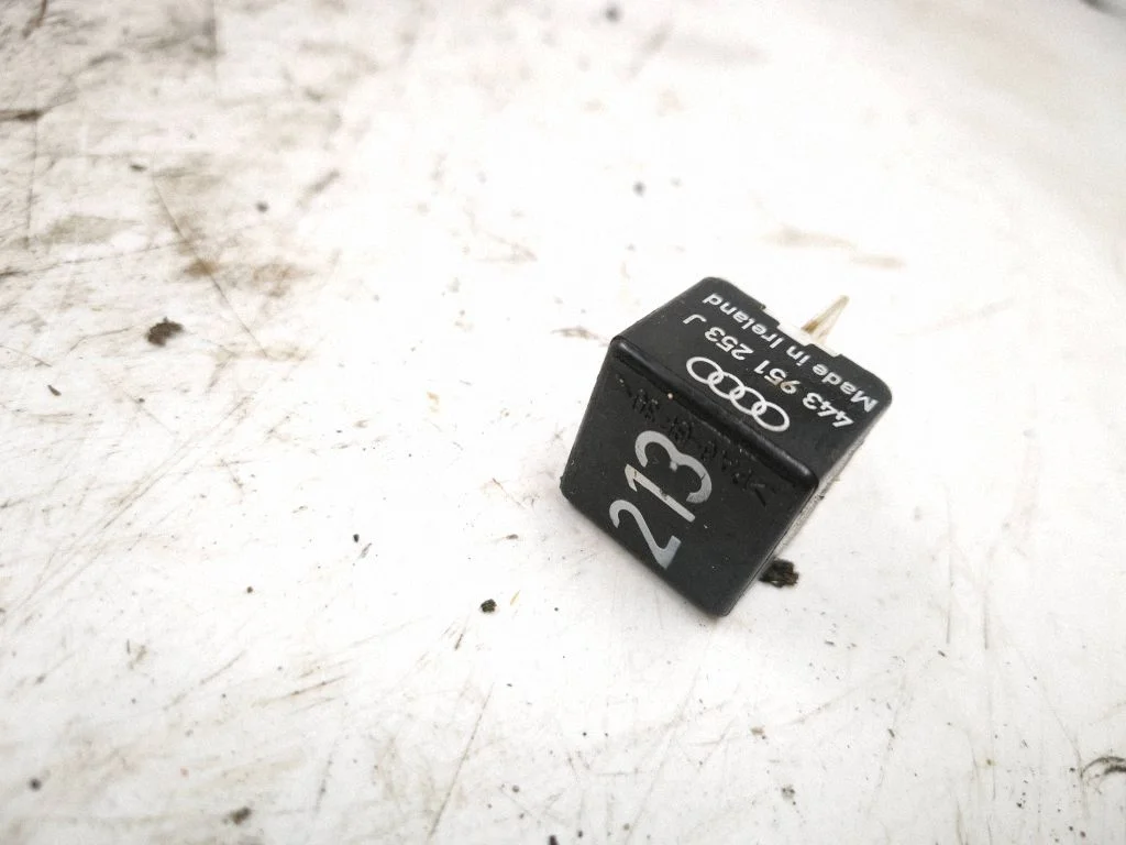 Other relay 443951253J