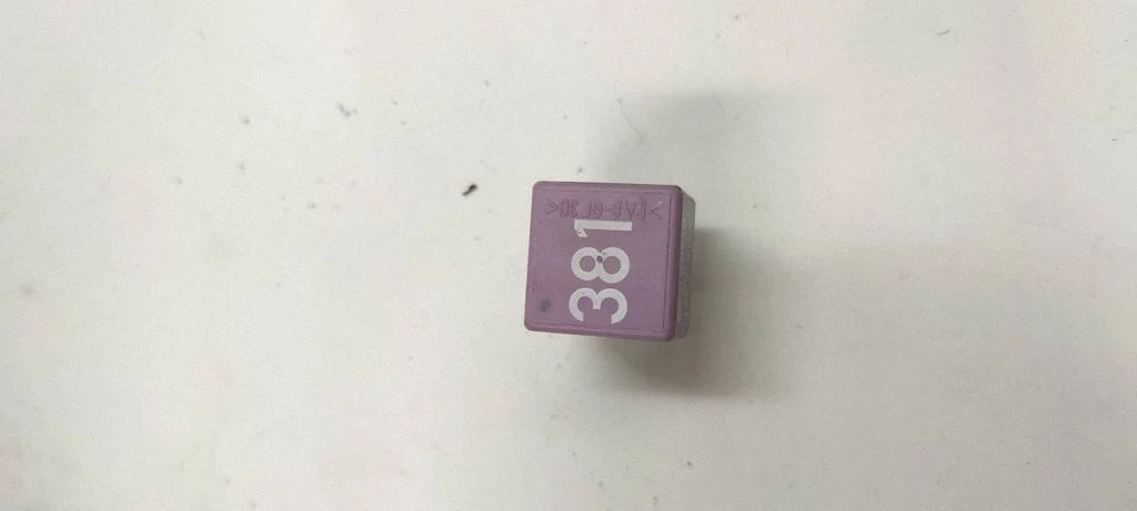 Muu relee 431951253G