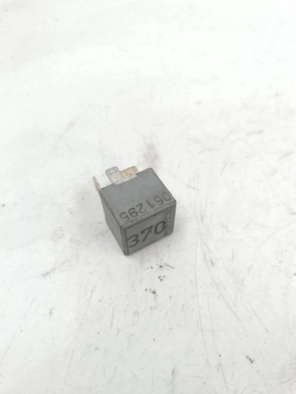 Other relay 8D0951253