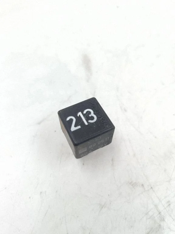 Other relay 443951253j