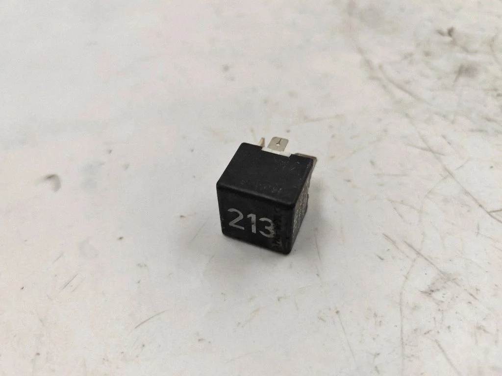 Other relay 443951253J