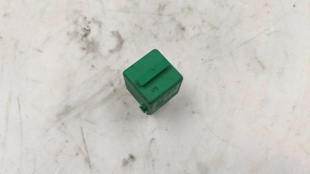Other relay 8353447