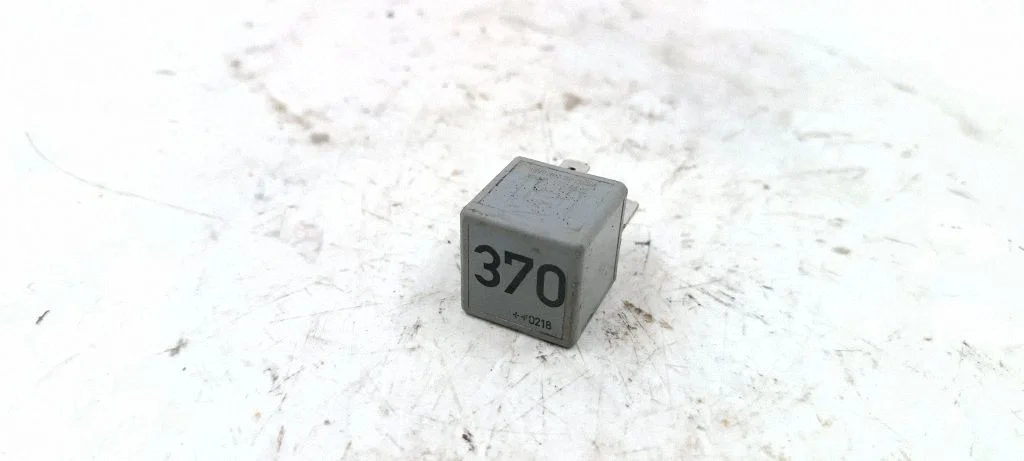Other relay 8D0951253