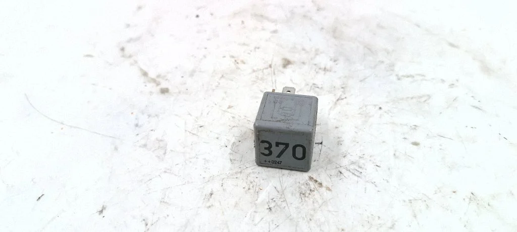 Other relay 8D0951253
