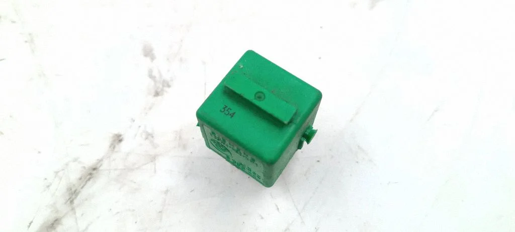 Other relay 8353447