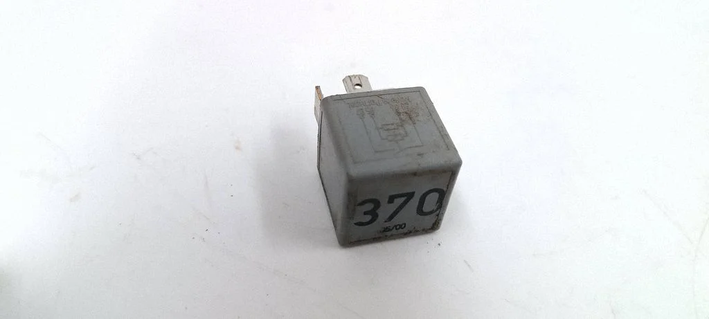 Other relay 8D0951253