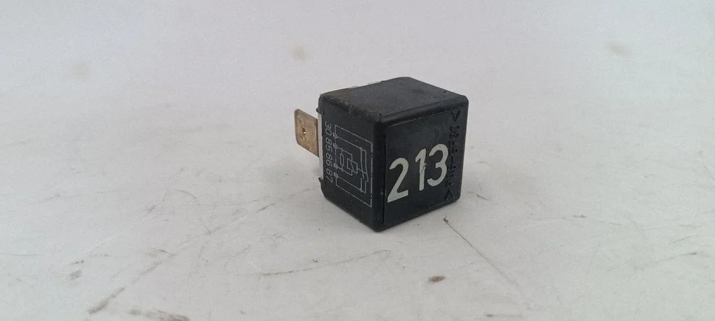 Other relay 443951253J