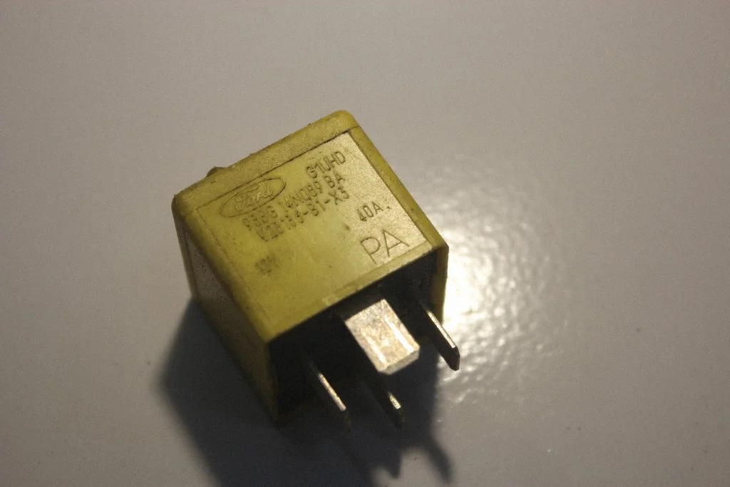 Other relay 93BG14N089BA