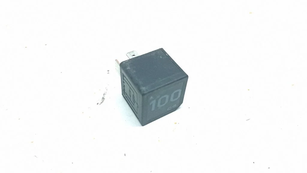 Other relay 7M0951253A