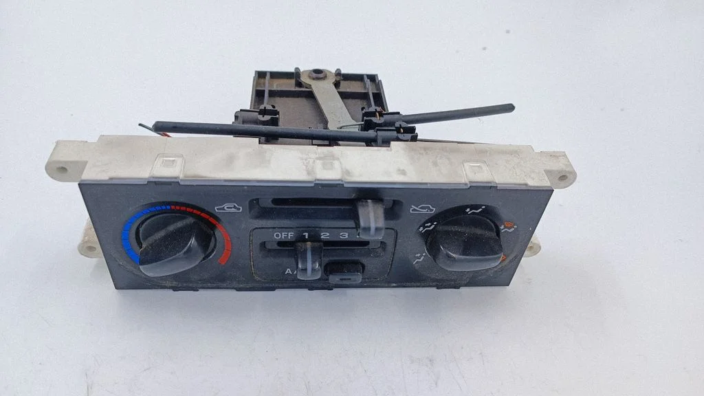 Kliimaseadme/kütte juhtplokk (salongis) – Subaru Impreza I (1993-2000)