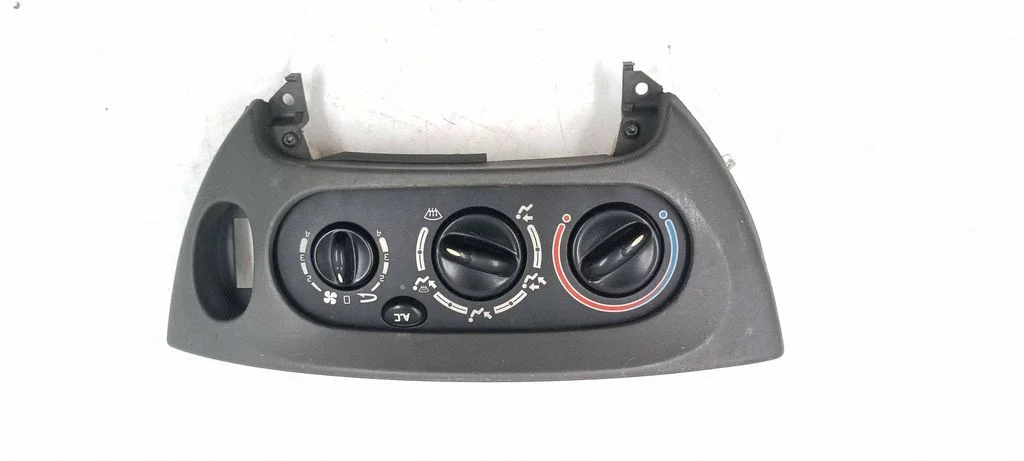 Gaisa kondicioniera/klimata/sildītāja vadības bloks (salonā) – Renault Scenic I (1996-2003)