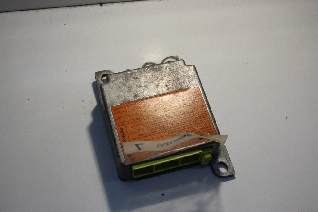 Drošības spilvenu vadības bloks 988208H40E