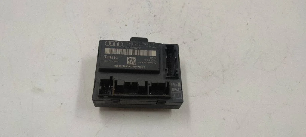 Durvju elektronikas vadības bloks 4F0959792E