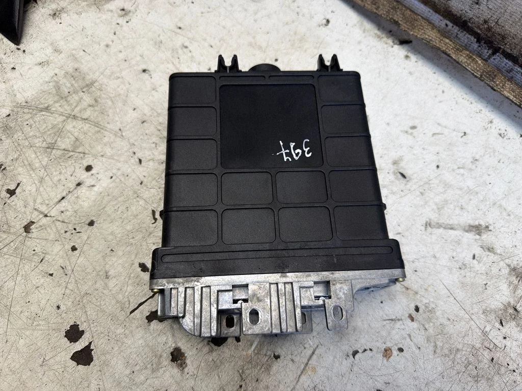 Dzinēja vadības bloks 037906025B