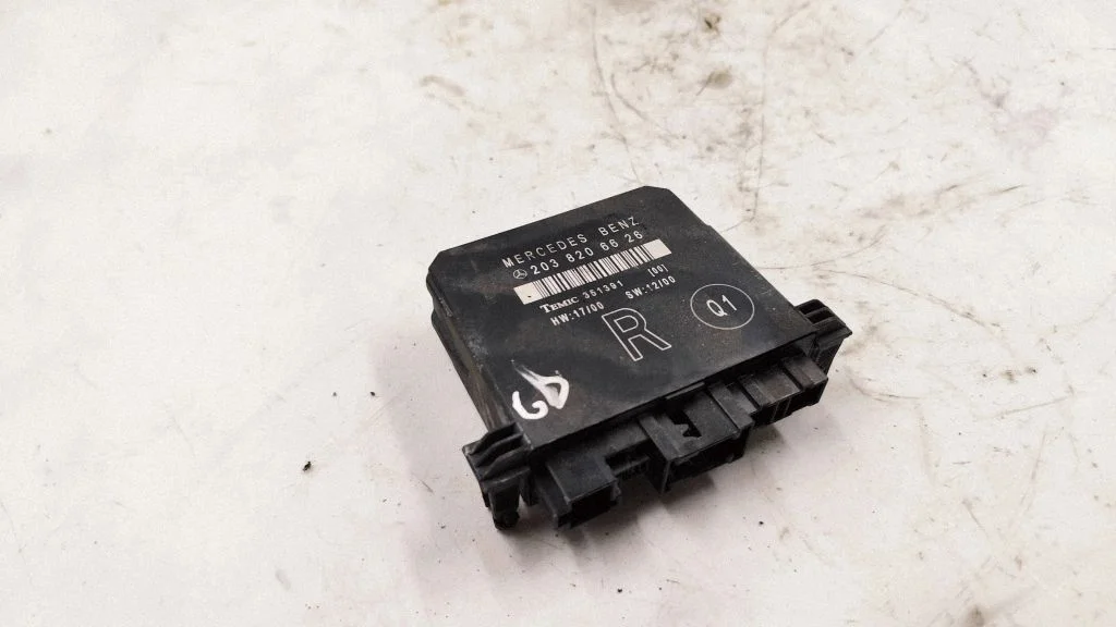 Durvju elektronikas vadības bloks – Mercedes-Benz C klase W203 (2000-2007)