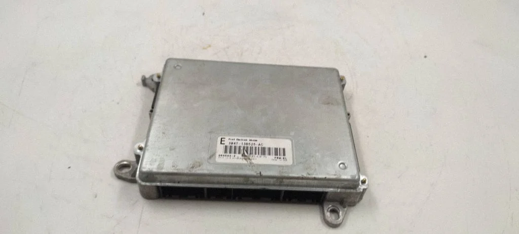 Mootori juhtplokk 3W4T13B525AC – Lincoln LS (1998-2006)