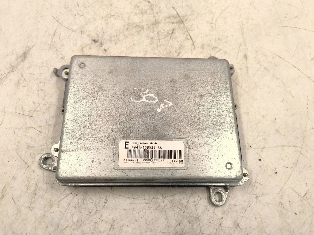 Mootori juhtplokk 4W4T13B525AA – Lincoln LS (1998-2006)