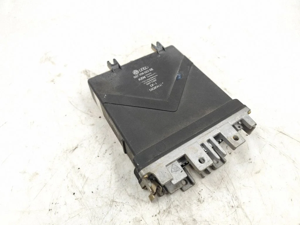 Dzinēja vadības bloks 037906022EE