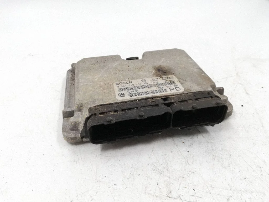 Variklio valdymo blokas