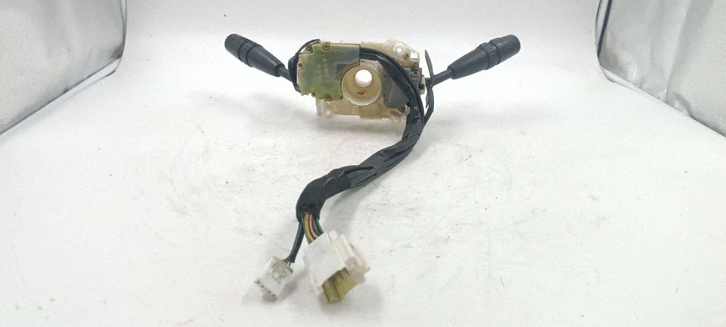 Wiper turn signal indicator stalk/switch