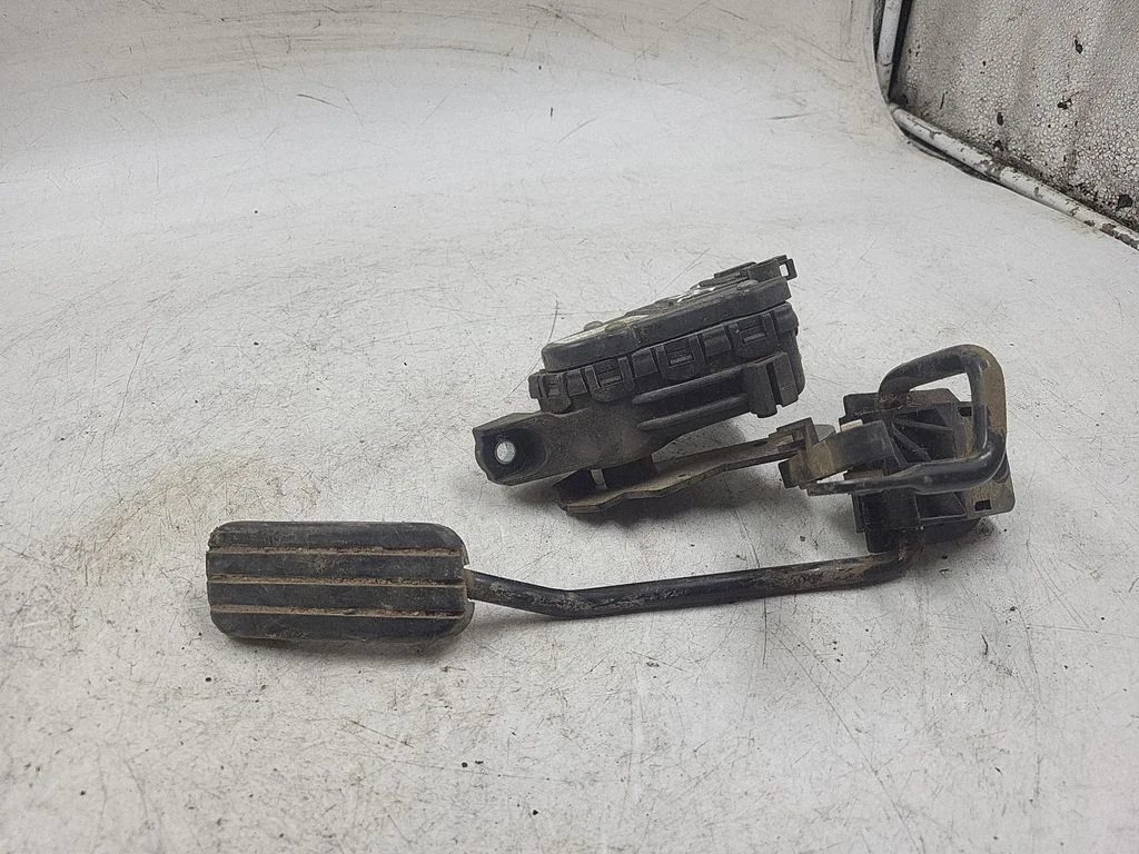 Accelerator throttle pedal 8200089851