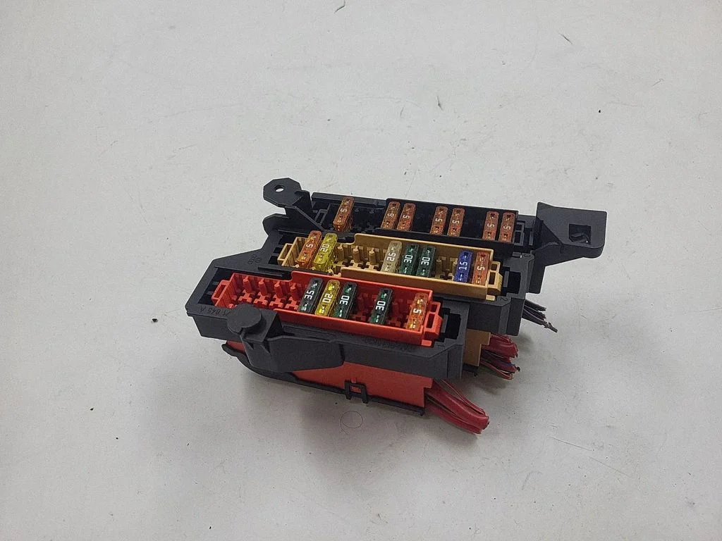 Fuse module – Audi A4 Allroad B8 (2008-2016)