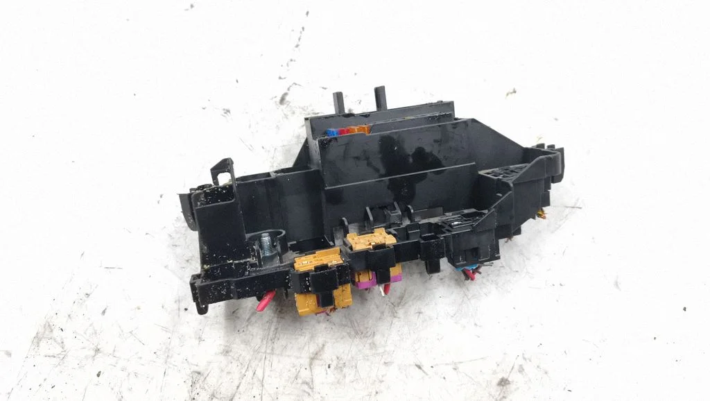 Fuse module – Audi A4 Allroad B8 (2008-2016)