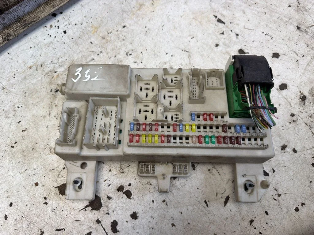 Fuse module – Mazda 3 I (2003-2006)