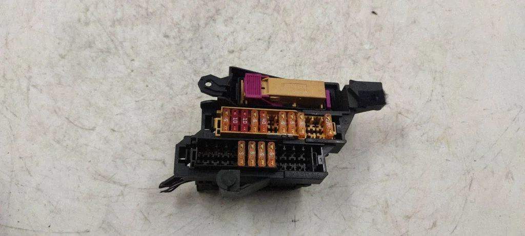 Fuse module – Audi A4 Allroad B8 (2008-2016)