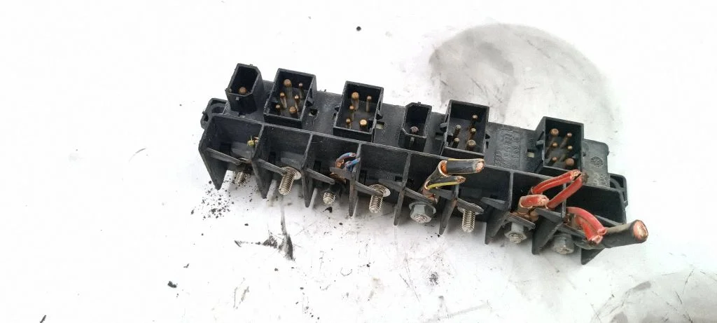 Fuse module – Audi 100 S4 C4 (1990-1995)