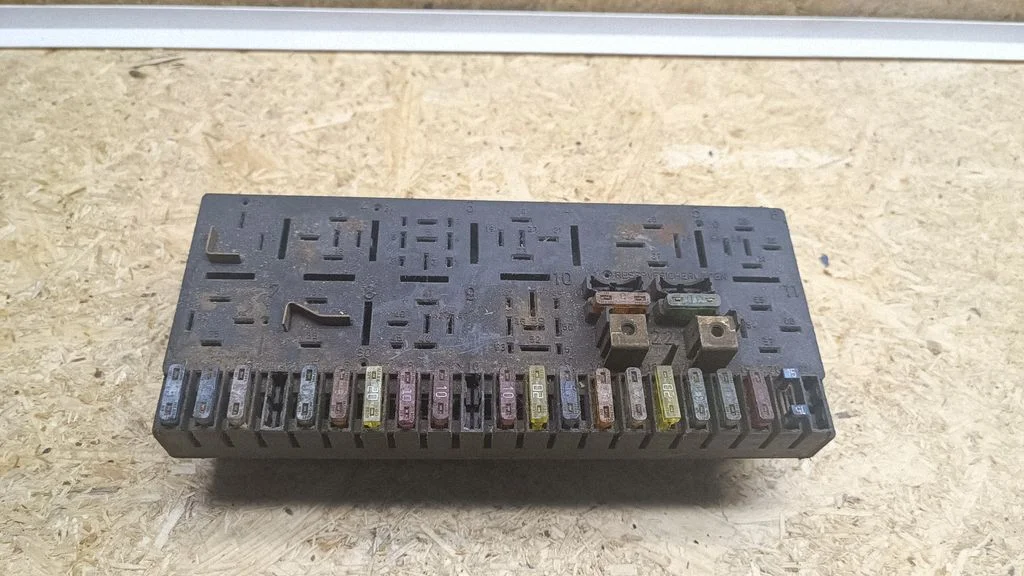 Drošinātāju bloks 443941822A