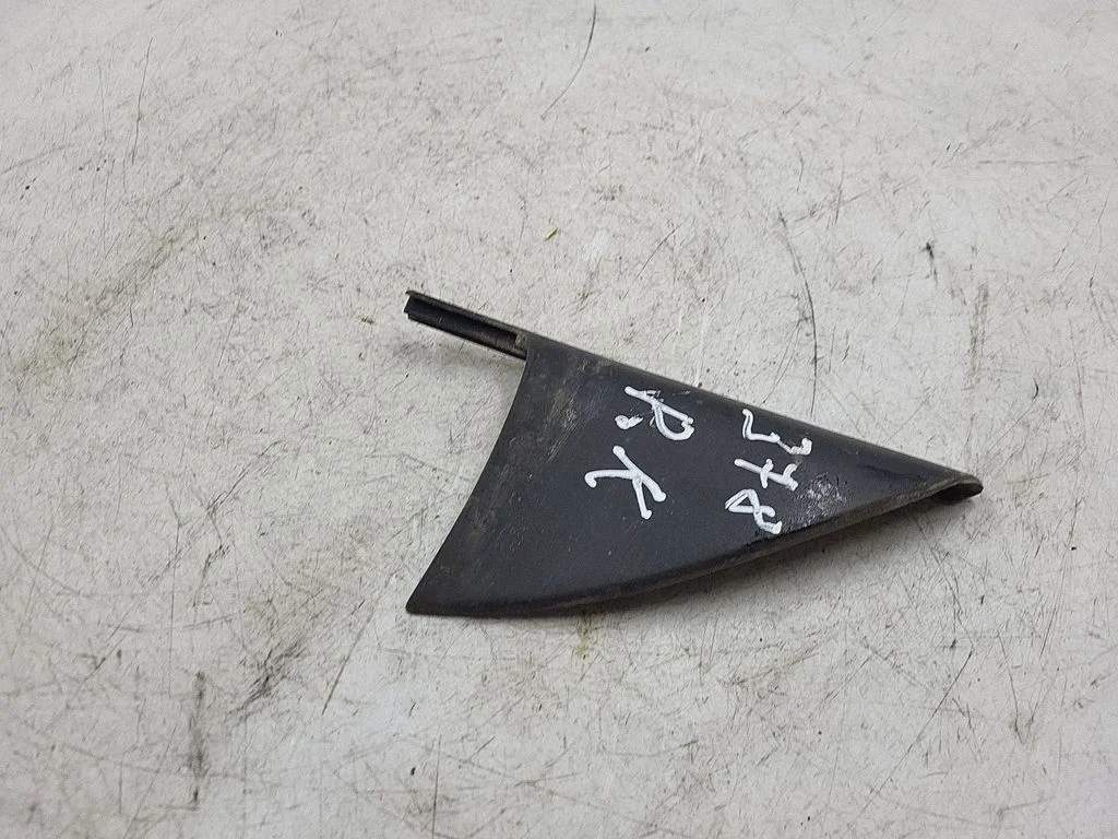 Cita salona detaļa 4A0857505
