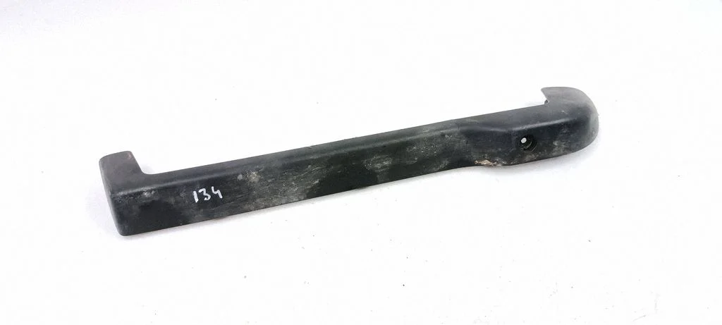 Muu salongiosa 1J0881347C