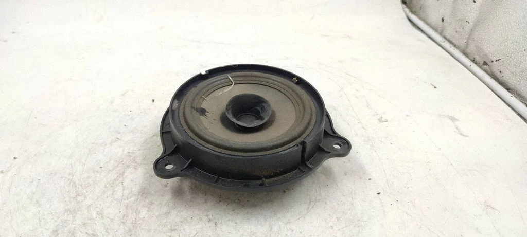 Front door speaker – Nissan Primera (2002-2007)