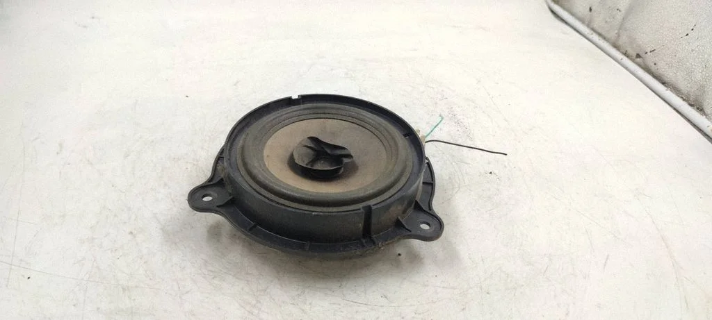Front door speaker – Nissan Primera (2002-2007)