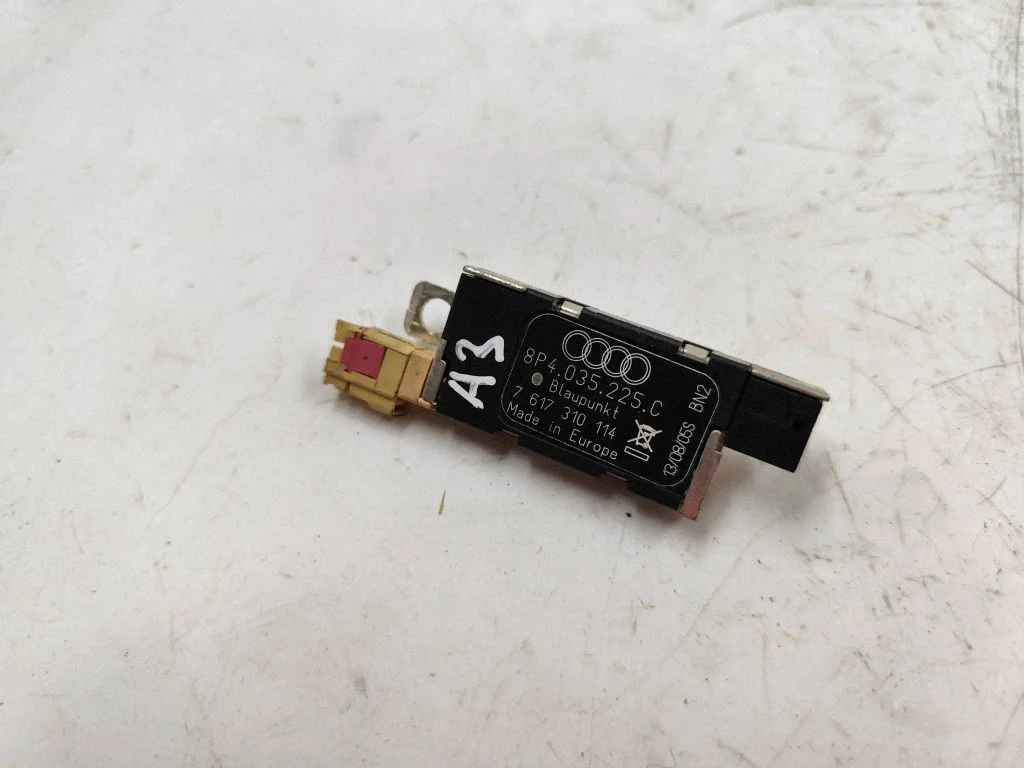 Aerial antenna amplifier – Audi A3 S3 8P (2003-2012)