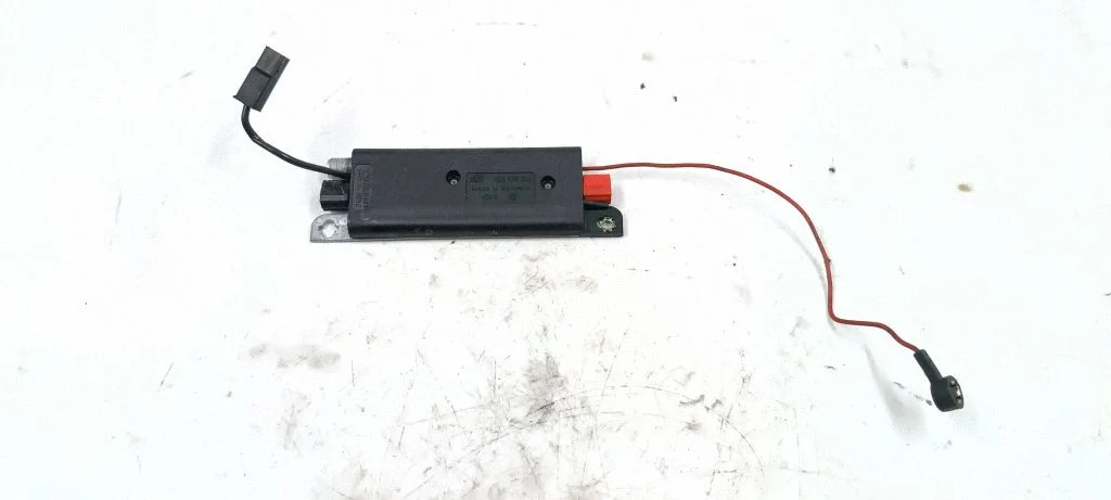 Antenas pastiprinātājs – Audi A4 S4 B5 8D (1994-1999)
