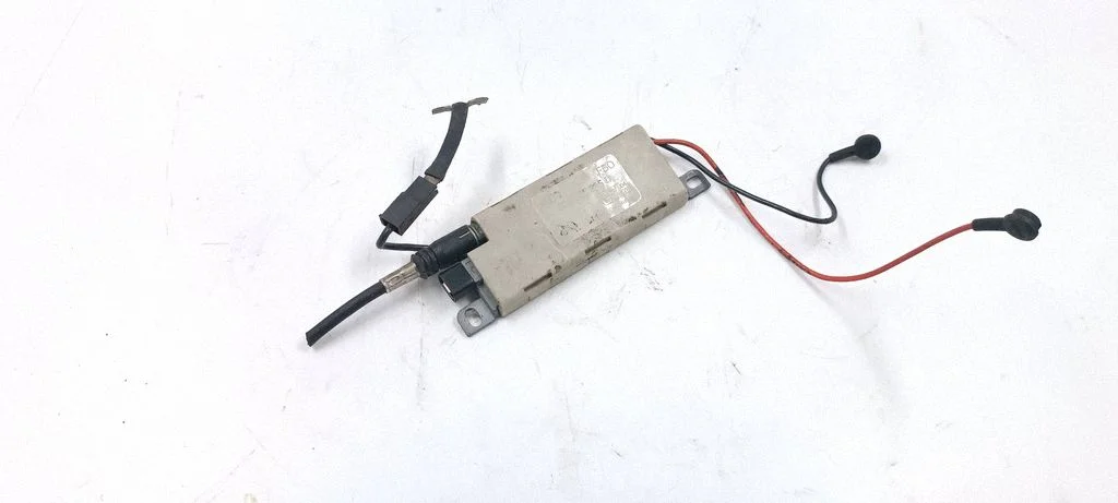 Antenas pastiprinātājs 8D5035225D