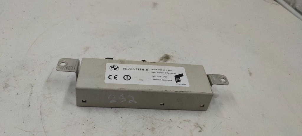 Antenas pastiprinātājs 65206912818