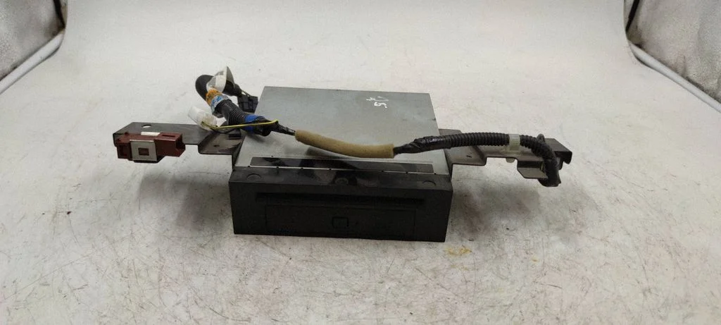 Radio/CD/DVD/GPS head unit 86271SA030