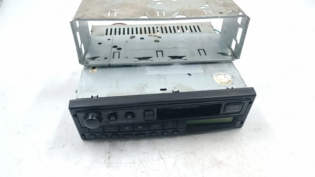Radio/CD/DVD/GPS head unit – Subaru Legacy (1999-2003)