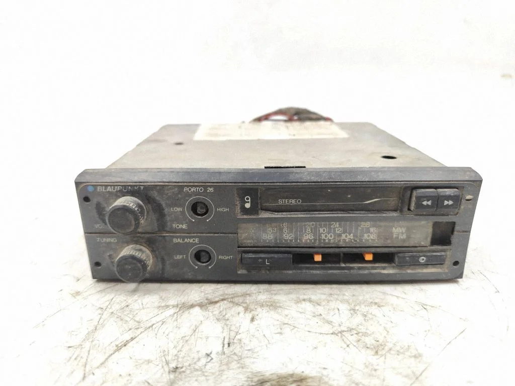 Radio/CD/DVD/GPS head unit 6768291