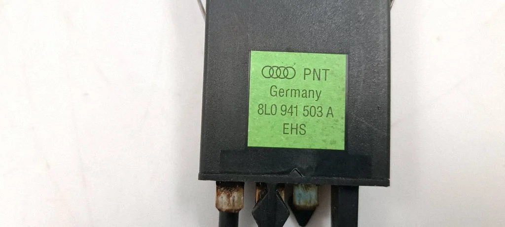 Stiklo šildymo elektra jungtukas