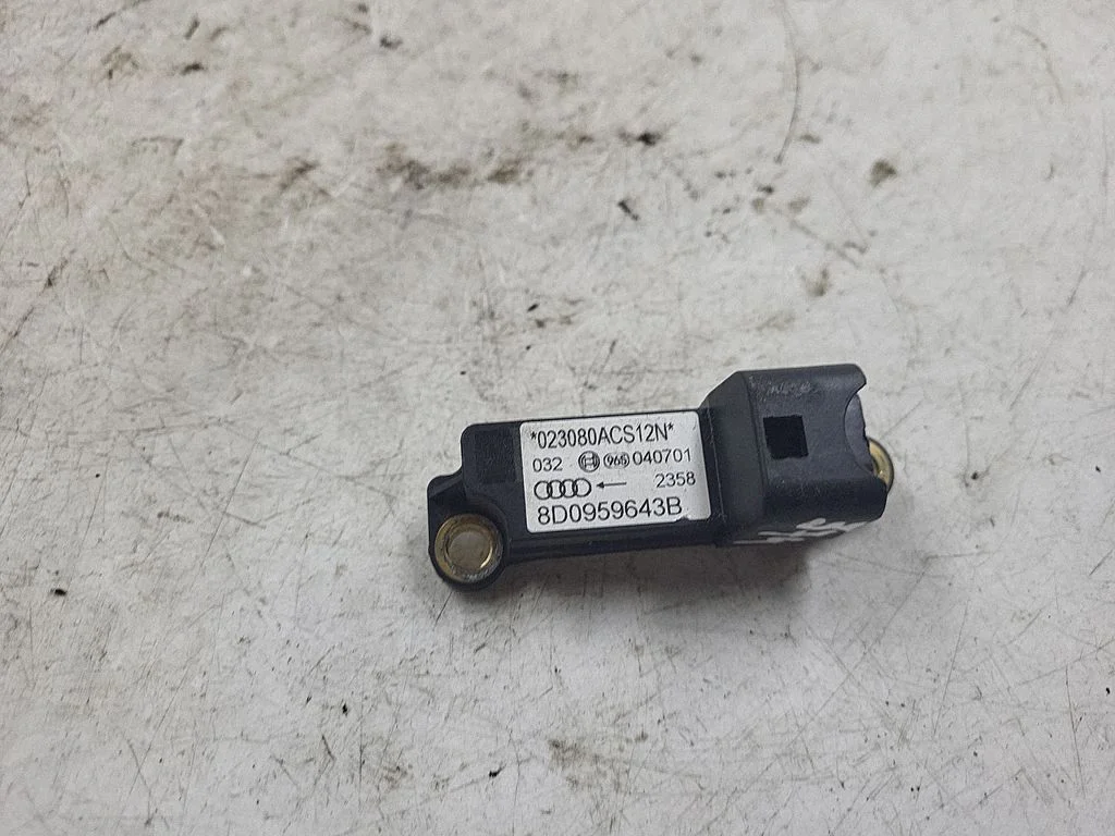 Drošības spilvenu trieciena sensors 8D095963B