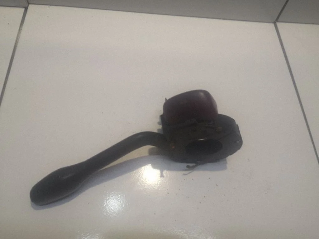 Posūkių/ šviesų rankenėlė